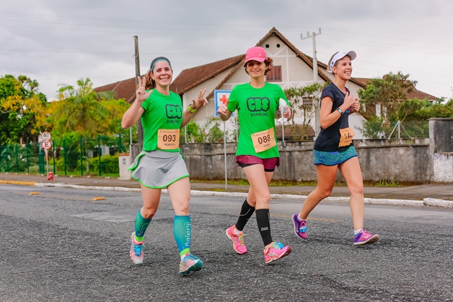 Roberta, estreando nos 10 km, Luci e Fernanda