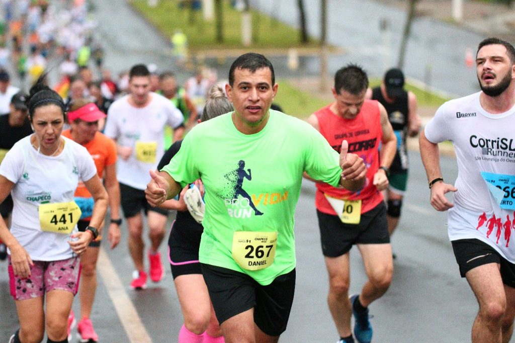 Corre-Brasil-180415-Meia-Chapecó-Fábio-Zinke-Márcio-Cunha-Photosport