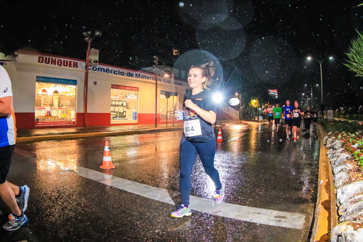 Leitora na pista: Poli Moraes e o mundo mágico das corridas