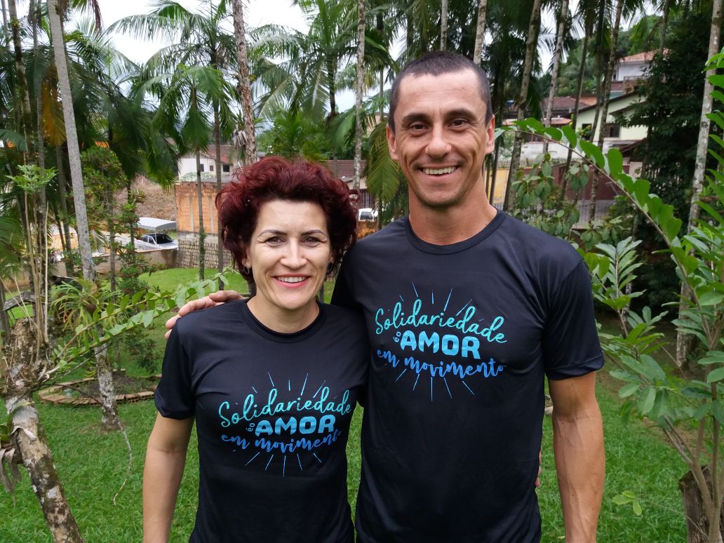 Pernas Solidárias lança camisetas de campanha em apoio ao projeto