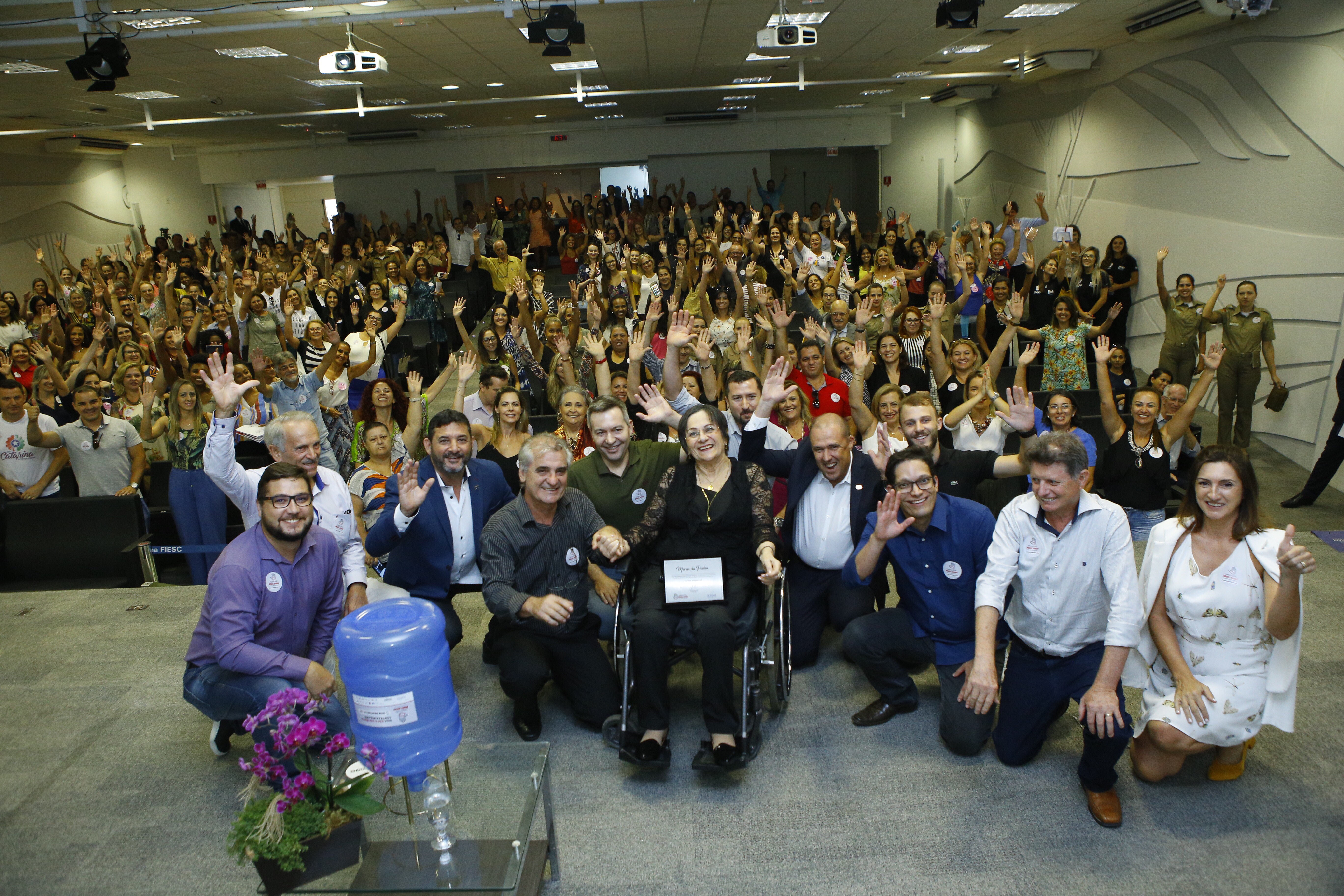 Maria da Penha faz palestra no lançamento de campanha contra a violência à mulher em Florianópolis