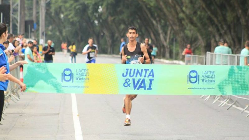 Ele deixou o futebol para tornar-se um corredor de rua. JUCA é um corredor raiz