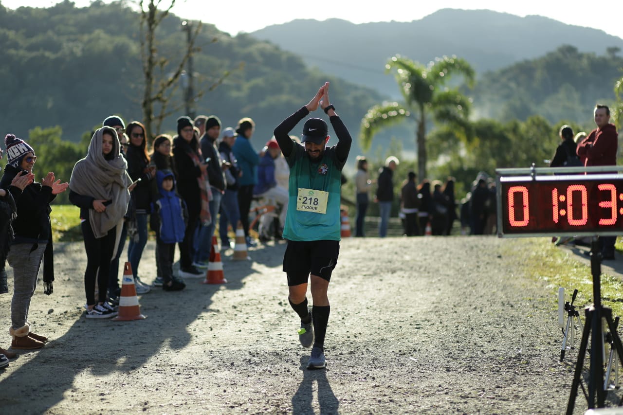 300 corredores vencem o frio na subida da Serra Dona Francisca