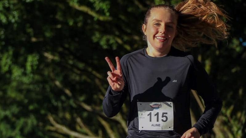 Atleta Aline Paszcuk‎ fala da alegria de correr e da escolha pela enfermagem