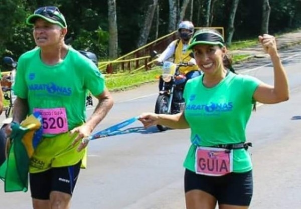 Conheça o deficiente visual que já completou 100 maratonas