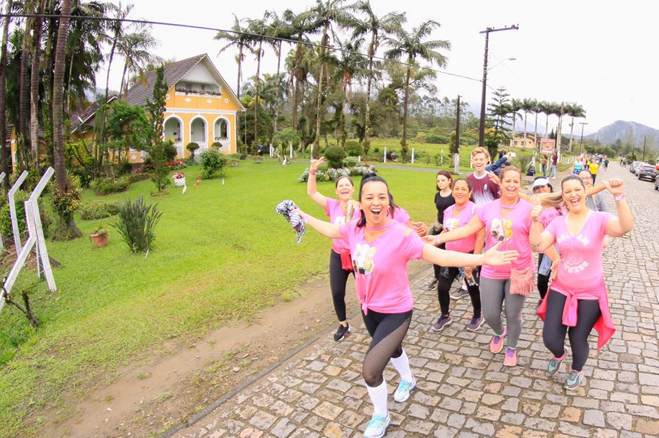2º Treinão do Bem reúne centenas de corredores em Joinville