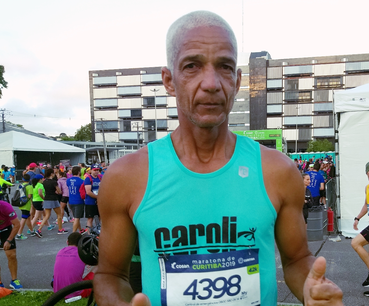 Conheça Gilson Venâncio, um gari do Rio de Janeiro que se tornou ultramaratonista