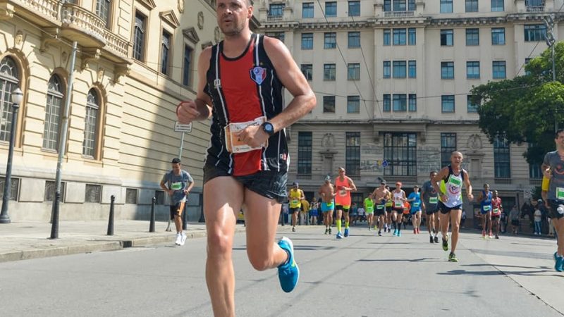 Jorge Leandro é um corredor de rua que enfrentou as drogas e transformou a própria vida