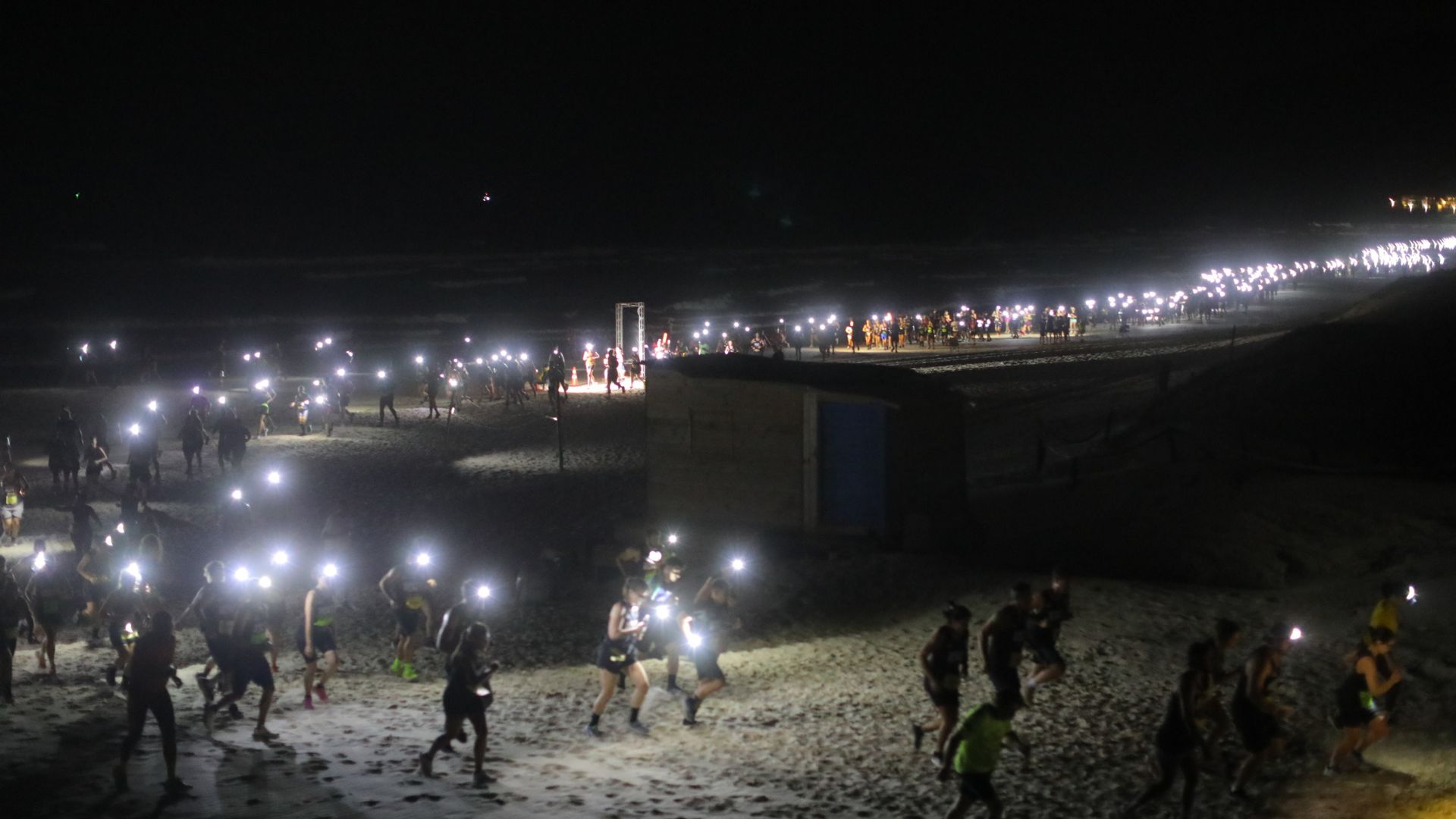 Night Run Costão celebra 15 anos com esporte, festa e histórias de superação em Florianópolis